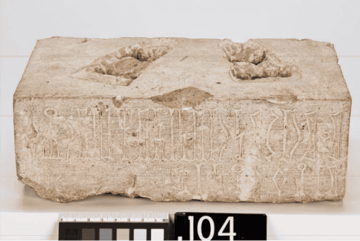 قاعدة تمثال